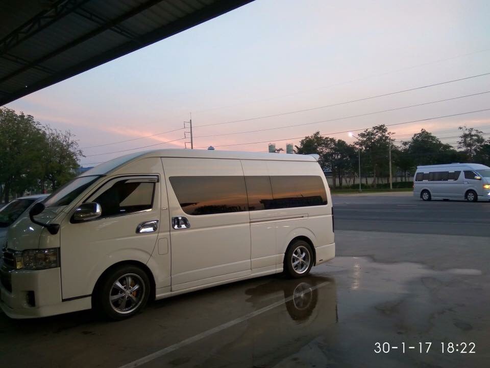 Thu&ecirc; xe Van du lich tự t&uacute;c tại Th&aacute;i Lan