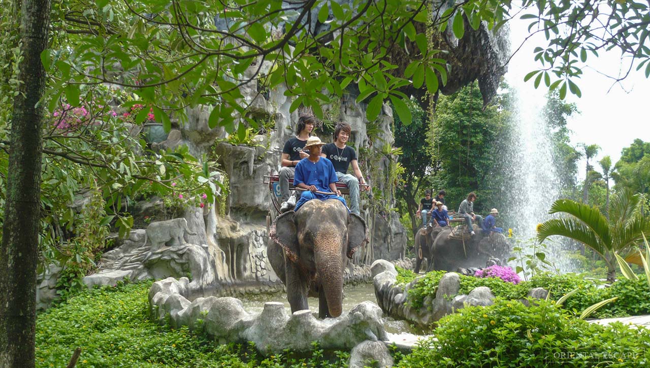 Sampran Elephant Ground and Crocodile Show